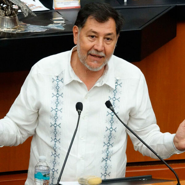 Fernández Noroña recibió protección oficial tras la confrontación con Alejandro Moreno en el Senado. Foto: Aristegui Noticias.