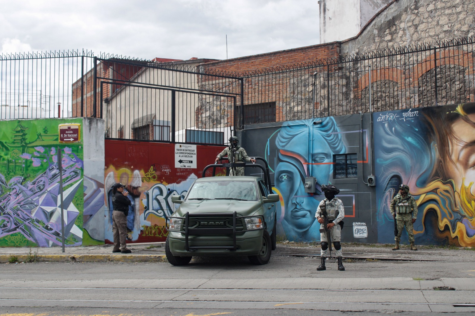 Hubo operativo en el Barrio del Tamborcito por presunta bodega de huachicol
