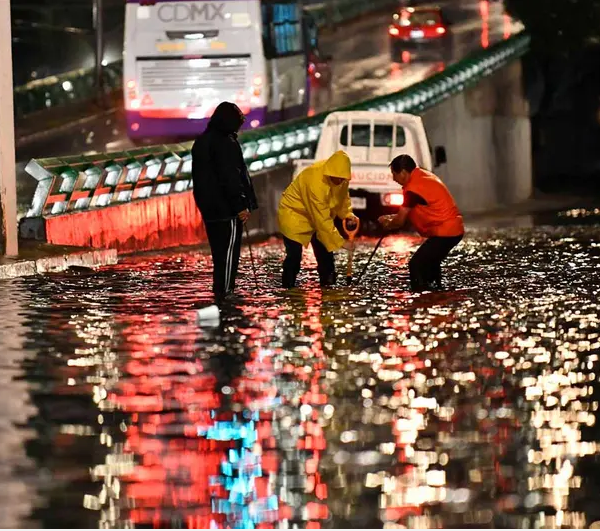 En un solo día cayeron 30 mil millones de litros de lluvia en la CDMX.