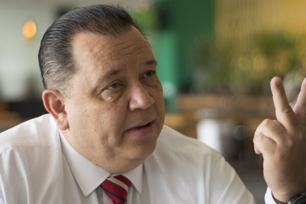 Ricardo Paredes acusa a Alfonso Esparza y su grupo de amenazas de muerte tras la elección de la rectoría de la BUAP. Foto: Lado B.