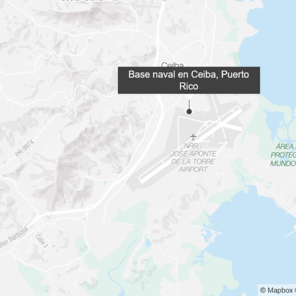 Estados Unidos reactivó la histórica base naval Roosevelt Roads en Puerto Rico, recibiendo cinco cazas F-35B como parte de un despliegue estratégico y tensiones con Venezuela. Imagen: MapBox.
