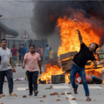 Tras tres días de protestas masivas que dejaron 22 muertos, el presidente de Madagascar, Andry Rajoelina, destituyó a todo su gabinete en un intento por frenar la crisis. Foto: AFP.