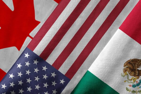 México abrió este 17 de septiembre un periodo de consultas públicas sobre el T-MEC, paso previo a la revisión conjunta con Estados Unidos y Canadá que arrancará en 2026. Imagen: Forbes.