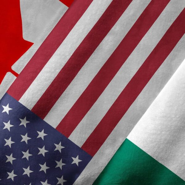 México abrió este 17 de septiembre un periodo de consultas públicas sobre el T-MEC, paso previo a la revisión conjunta con Estados Unidos y Canadá que arrancará en 2026. Imagen: Forbes.