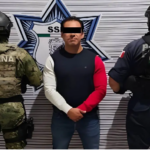 La detención del presunto líder del Cártel de los Toscano en Puebla forma parte de la estrategia integral contra la ext*rsión, delito que acumula más de mil 400 investigaciones en lo que va del año. Foto: SSP.