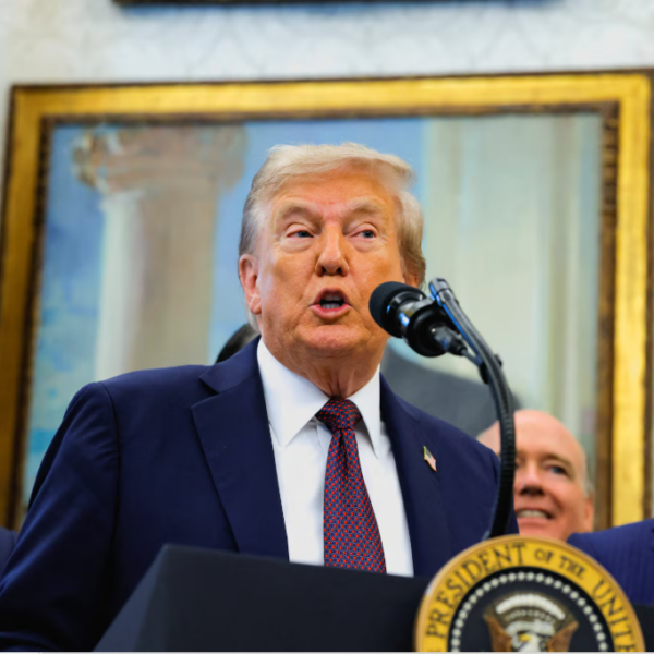 Ofensiva de Trump en el Caribe dejó 11 personas mu*rtas; acusa que embarcación venezolana transportaba drogas. Foto: El País.