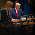 Trump encendió la Asamblea General de la ONU: calificó a los países de “irse al infierno” por la migración y negó el cambio climático. Lanzó un discurso de intolerancia y la idea de que solo bajo su mando el mundo puede salvarse. Foto: REUTERS.