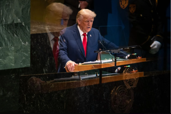 Trump encendió la Asamblea General de la ONU: calificó a los países de “irse al infierno” por la migración y negó el cambio climático. Lanzó un discurso de intolerancia y la idea de que solo bajo su mando el mundo puede salvarse. Foto: REUTERS.