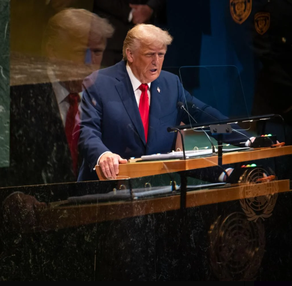 Trump encendió la Asamblea General de la ONU: calificó a los países de “irse al infierno” por la migración y negó el cambio climático. Lanzó un discurso de intolerancia y la idea de que solo bajo su mando el mundo puede salvarse. Foto: REUTERS.