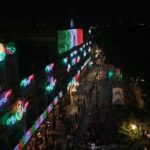 Con miles de luces tricolores y figuras emblemáticas de la historia nacional, Puebla inició oficialmente las celebraciones de las Fiestas Patrias 2025. El encendido estuvo encabezado por el alcalde Pepe Chedraui, en compañía de familias poblanas y autoridades estatales.