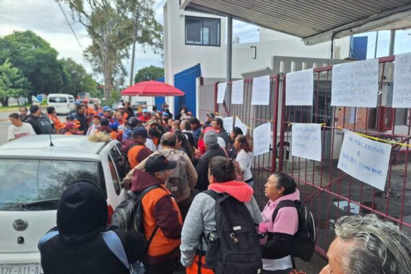 “Naranjitas” bloquean temporalmente el bulevar Valsequillo