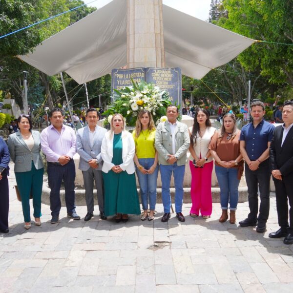 San Martín Texmelucan inició las celebraciones de las Fiestas Patrias 2025 con la ceremonia cívica encabezada por el presidente municipal Juan Manuel Alonso Ramírez y la pega del Bando Solemne que anuncia las actividades conmemorativas de septiembre.