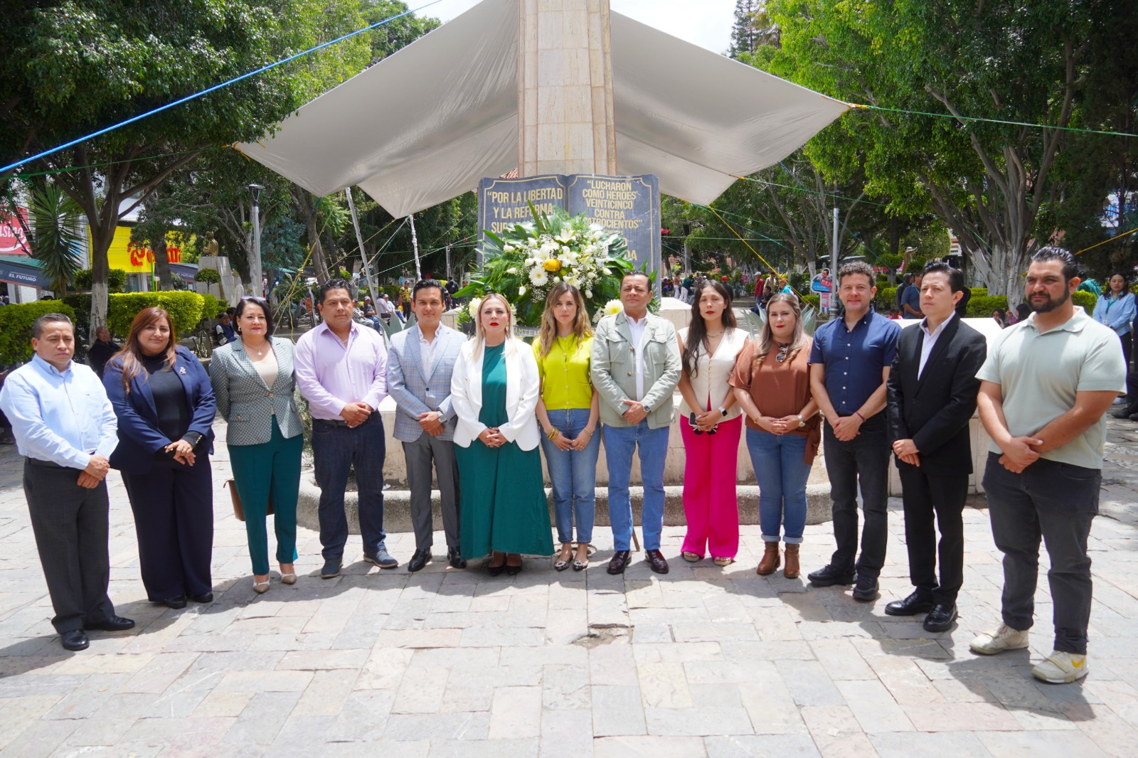 San Martín Texmelucan inició las celebraciones de las Fiestas Patrias 2025 con la ceremonia cívica encabezada por el presidente municipal Juan Manuel Alonso Ramírez y la pega del Bando Solemne que anuncia las actividades conmemorativas de septiembre.