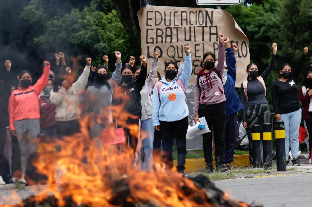 Las normalistas de Teteles