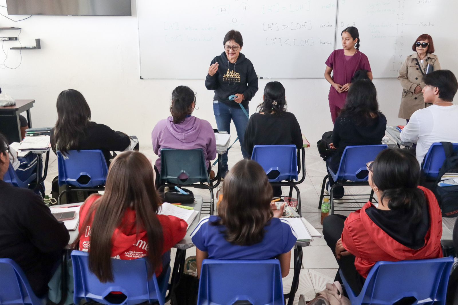Lilia Cedillo Ramírez, aspirante a la Rectoría de la BUAP 2025-2029, presentó su Eje 4: Modelo de Investigación Abierta y Científica, con el objetivo de democratizar el acceso a los resultados de investigación y vincular la ciencia con las necesidades de las comunidades.