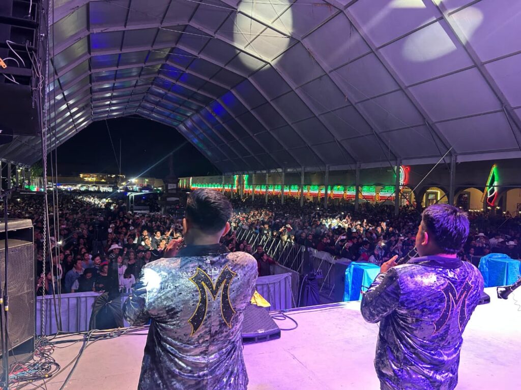 Banda La Misteriosa llenó de música y energía