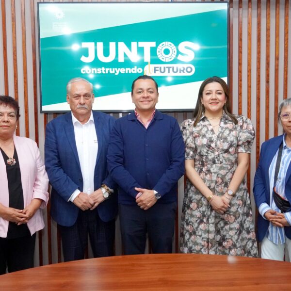 El Ayuntamiento de San Martín Texmelucan puso en marcha la iniciativa Ruta a favor de la educación, con acciones para mejorar escuelas, capacitar docentes y respaldar a estudiantes, en colaboración con autoridades estatales y organizaciones internacionales.