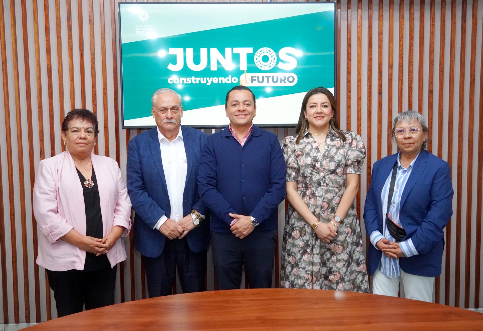 El Ayuntamiento de San Martín Texmelucan puso en marcha la iniciativa Ruta a favor de la educación, con acciones para mejorar escuelas, capacitar docentes y respaldar a estudiantes, en colaboración con autoridades estatales y organizaciones internacionales.