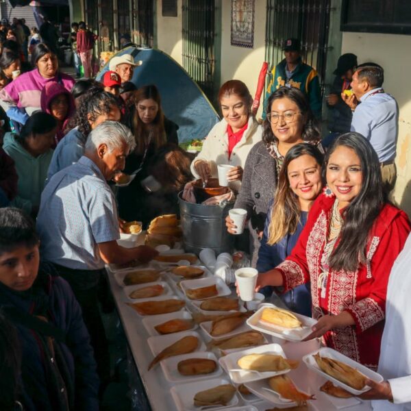 Más de 100 mil visitantes y 3 mil 300 artesanos participaron en el Milenario Trueque de Cholula, una celebración que reafirmó la fuerza de las tradiciones y el intercambio cultural en la Plaza de la Concordia.