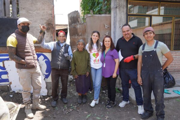 El Gobierno de San Martín Texmelucan realizó acciones de limpieza y entregó apoyos a dos adultos mayores en situación vulnerable, con el objetivo de mejorar sus condiciones de vida.