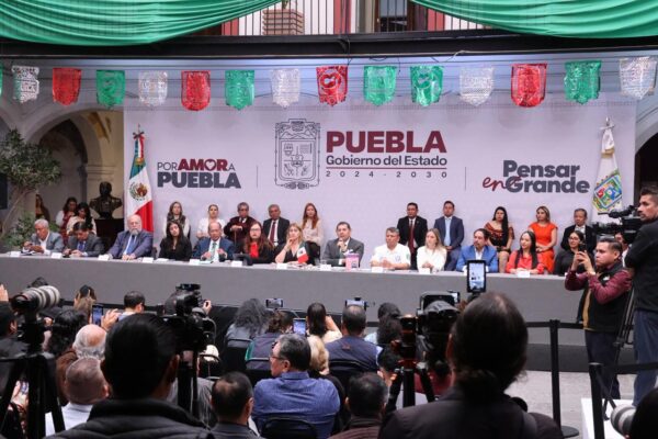 Calles sin baches y sin tortuguismo: el gobernador Alejandro Armenta anunció la compra de nueva maquinaria para repavimentar vialidades principales en Puebla capital.