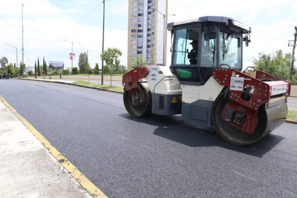 El alcalde José Chedraui anunció que 80 trabajadores serán contratados para operar la nueva maquinaria destinada a rehabilitar vialidades en la capital.