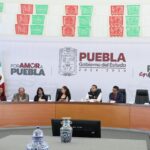 El gobernador Alejandro Armenta y su gabinete participaron en una capacitación impartida por la presidenta de la CDH, Isela Sánchez Soya, sobre quejas, conciliación y recomendaciones en materia de derechos humanos. El mandatario llamó a cuidar el actuar de los servidores públicos bajo esta perspectiva.