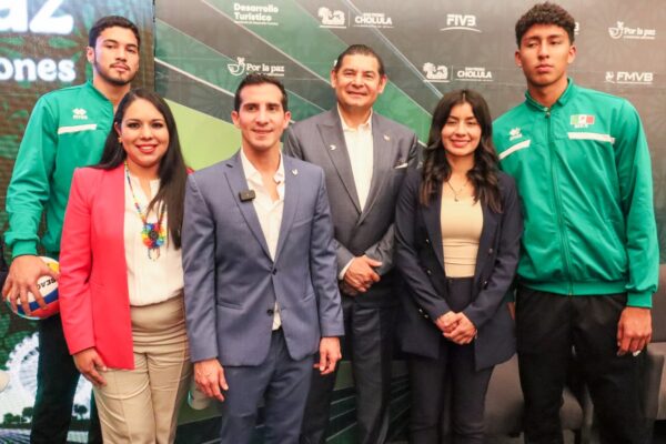 San Pedro Cholula será sede del Mundial de Voleibol de Playa Sub 21 del 15 al 19 de octubre, con 64 atletas internacionales y más de 20 mil visitantes esperados. La presidenta Tonantzin Fernández acompañó al gobernador Alejandro Armenta y a Rommel Pacheco en la presentación oficial del evento.