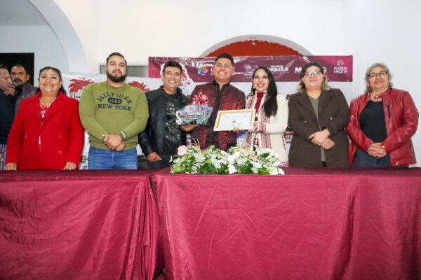 En la Plaza de la Concordia, Jaime Guzmán y su “Sonido Famoso” encendieron el ambiente previo al Grito de Independencia con más de tres horas de cumbia sonidera.