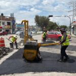 El Ayuntamiento de Puebla mantiene en marcha la campaña Capitalina Bacheando Puebla incluso durante las celebraciones patrias. Este lunes se realizan trabajos en distintas avenidas y calles.