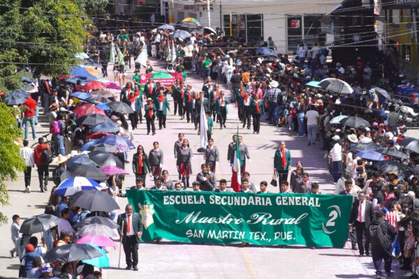 San Martín Texmelucan conmemoró el 215 Aniversario del Inicio de la Independencia de México con un desfile y ceremonia cívica en un ambiente de orden y paz social.