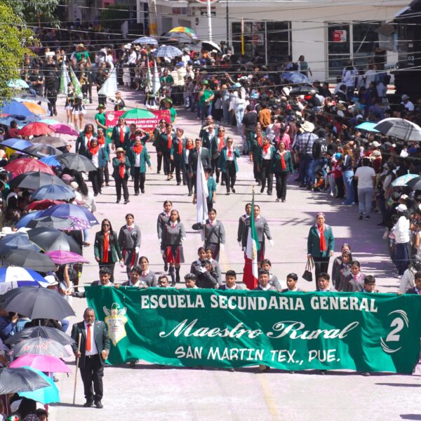San Martín Texmelucan conmemoró el 215 Aniversario del Inicio de la Independencia de México con un desfile y ceremonia cívica en un ambiente de orden y paz social.