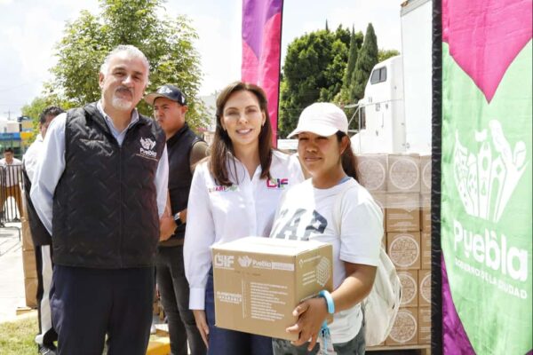El programa “Alimentación Imparable” benefició a más de 8 mil familias de la junta habitacional Agua Santa, con la entrega de despensas que buscan reforzar la nutrición y el bienestar de los grupos más vulnerables.