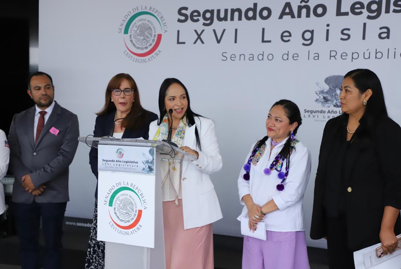 Liz Sánchez anuncia la Feria de los Moles 2025 en Los Ángeles junto a migrantes poblanos