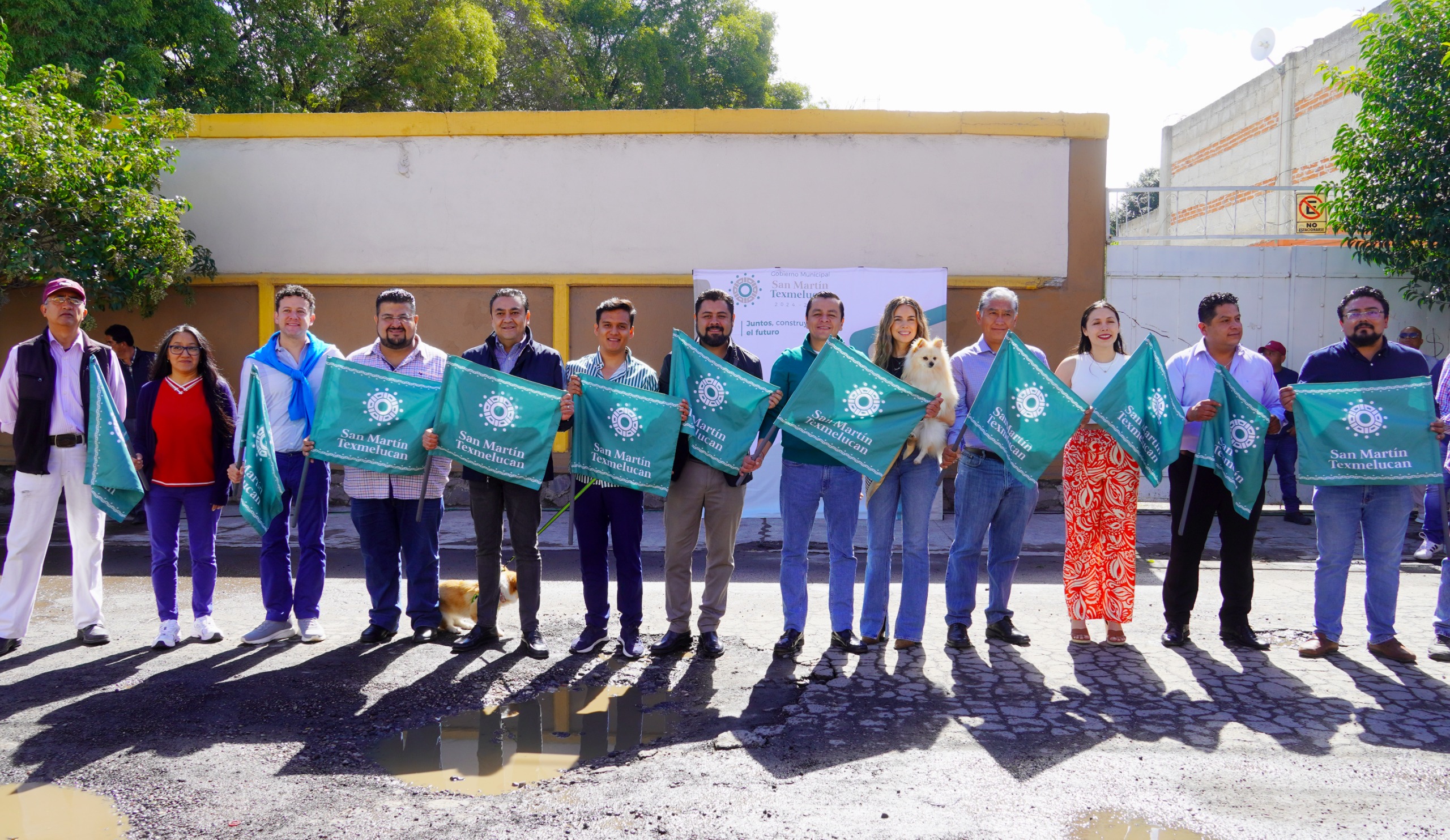 El alcalde de San Martín Texmelucan, Juan Manuel Alonso Ramírez, entregó la pavimentación