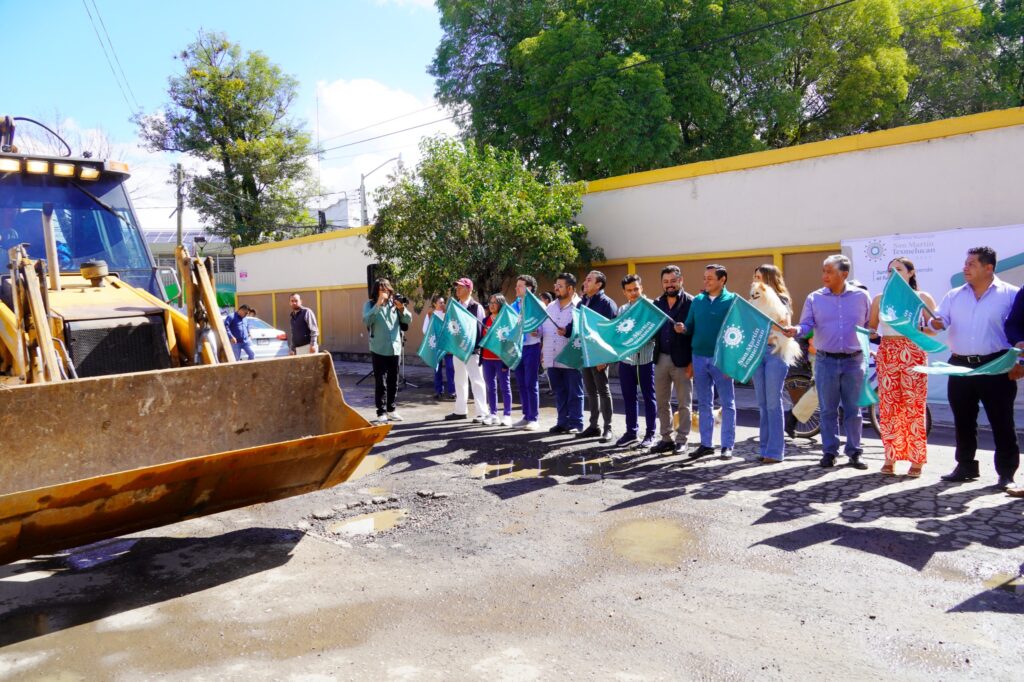 El alcalde de San Martín Texmelucan, Juan Manuel Alonso Ramírez, entregó la pavimentación
