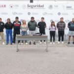 En Puebla capital, un operativo conjunto de la SSC, SSP y Sedena permitió detener a nueve personas que portaban réplicas de armas e inhibidores de señal, presuntamente vinculadas con robos a transporte de carga.