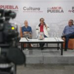En Puebla se presentó la novela gráfica Tina Modotti. Una mujer del Siglo XX, del autor español Ángel de la Calle, en un acto encabezado por Paco Ignacio Taibo II y Alejandra Pacheco Mex.