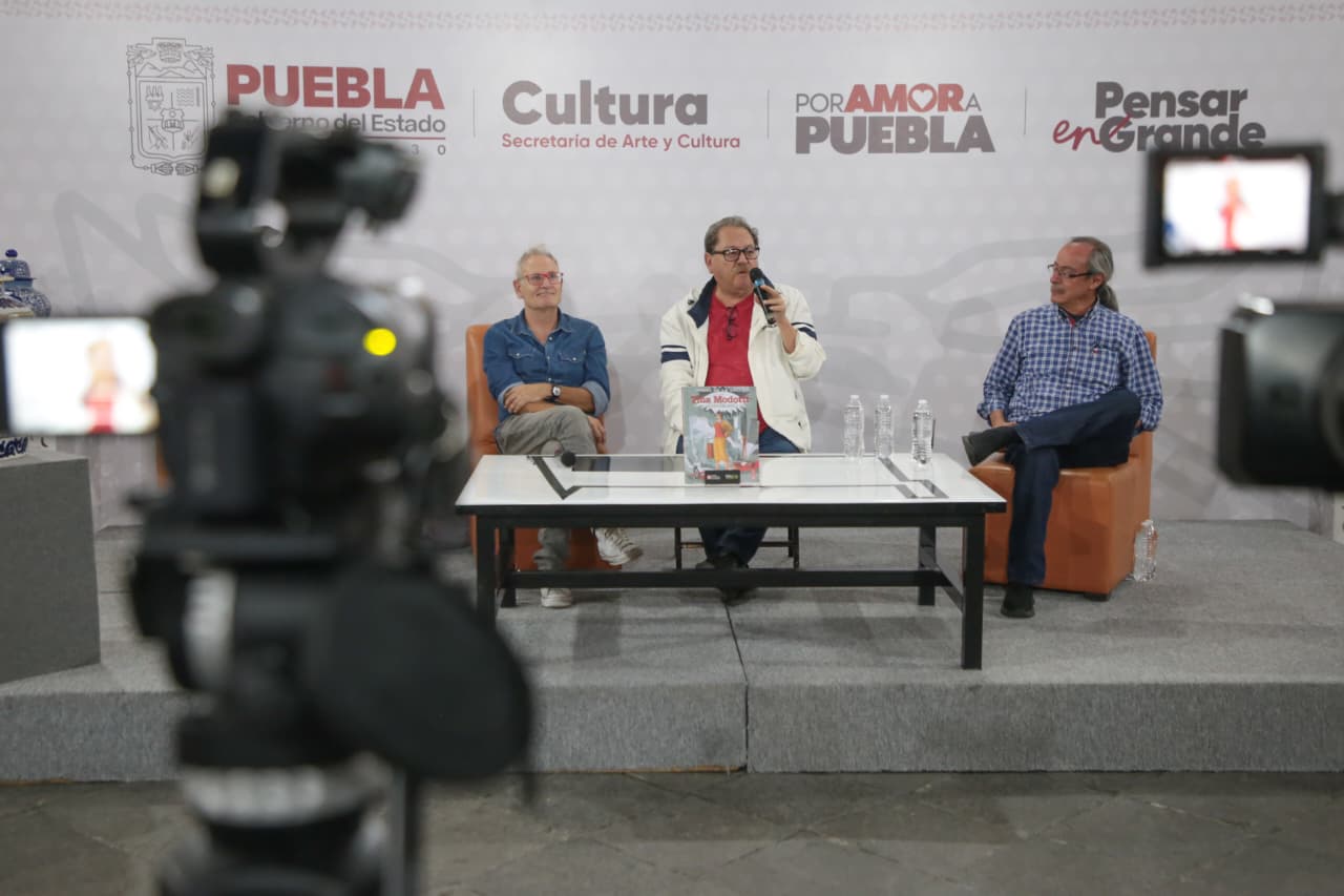 Paco Ignacio Taibo II presenta en Puebla la novela gráfica Tina Modotti. Una mujer del Siglo XX
