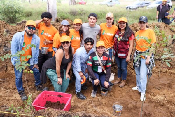 Tonantzin Fernández encabezó la jornada “Raíces de Agua” en el Cerro Zapotecas.