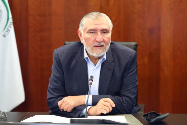 Adán Augusto López Hernández negó un posible conflicto de interés tras revelarse que en 2023 recibió 11.5 millones de pesos por servicios a una empresa turística. Foto: Grupo Parlamentario de MORENA.