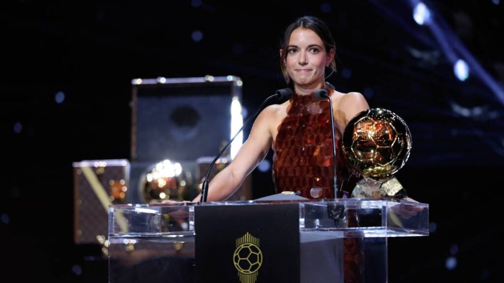 Aitana Bonmatí entra en la historia junto a Cruyff y Messi con tres Balones de Oro consecutivos