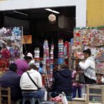 Comerciantes del Centro Histórico de Puebla conformaron un bloque para frenar la expansión de la UPVA 28 de Octubre, a la que acusan de violencia y presiones en diversas zonas de la capital. Foto: Poblanerias.