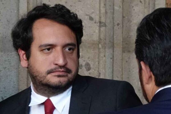 Andrés Manuel López Beltrán negó haber promovido un amparo contra una posible detención y denunció un montaje político en su contra y de su hermano Gonzalo,. Foto: Uno TV.