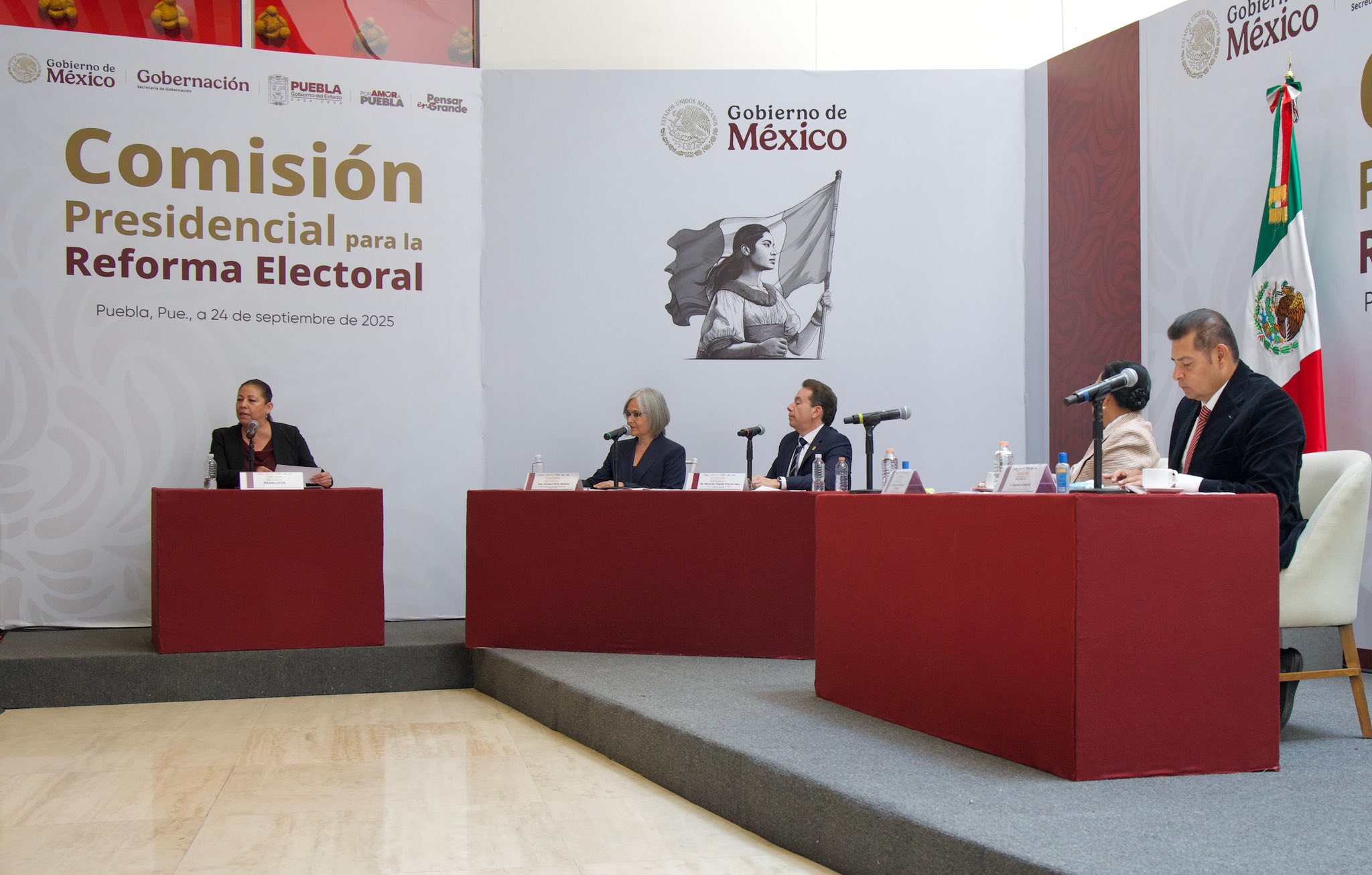 La presidenta del Congreso local, Laura Artemisa García Chávez, propuso recortar plurinominales y eliminar los 32 escaños del Senado asignados a primera minoría. Foto: Fb: Laura Artemisa García Chávez.