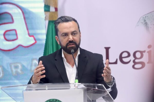 Choque de declaraciones: Morena acusa al PRI de estar detrás de los amparos atribuidos a los hijos de López Obrador; el PRI lo niega y responde con señalamientos contra Pemex. Foto: Quadratín.