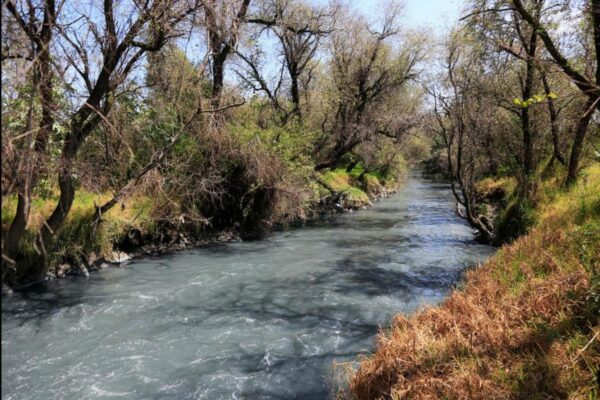 Con 395 millones de pesos en 2025 y 1,500 millones para 2026, el plan de rescate del río Atoyac contempla plantas de tratamiento, biodigestores y la eliminación de 210 descargas clandestinas. Foto: Síntesis Nacional.