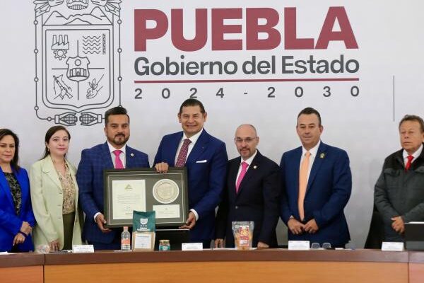 Arranca en Puebla “Viernes muy Mexicano”, la campaña que impulsa el consumo local y apoya a MiPYMES. Foto: Gob Puebla.