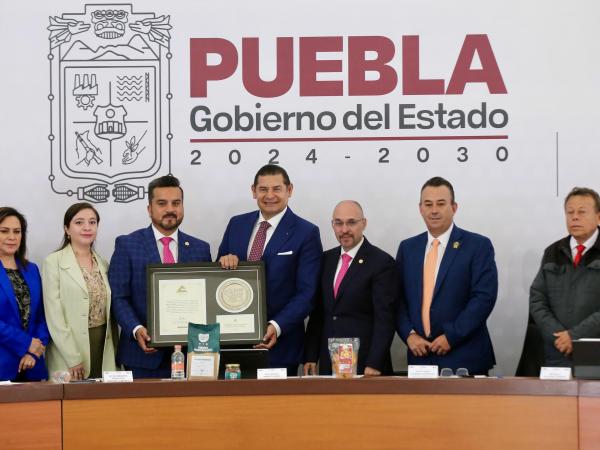 Arranca en Puebla “Viernes muy Mexicano”, la campaña que impulsa el consumo local y apoya a MiPYMES. Foto: Gob Puebla.
