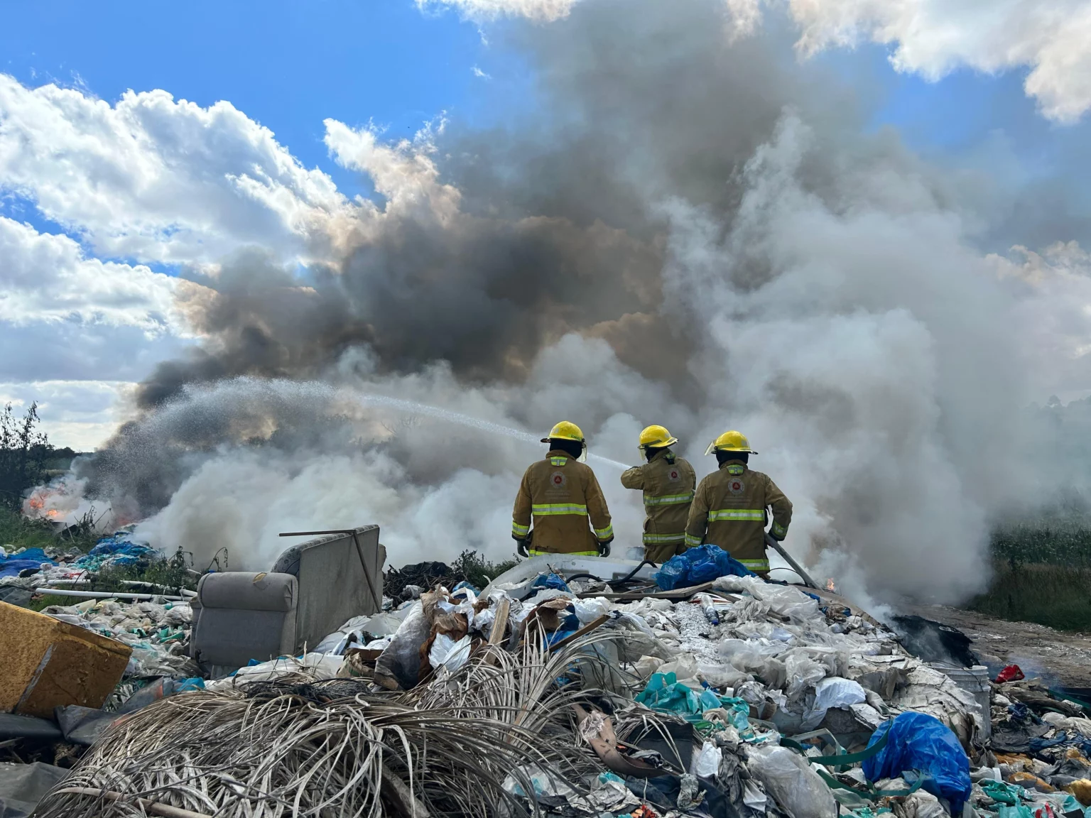 Investigan tiradero clandestino en San Pedro Cholula tras incendio